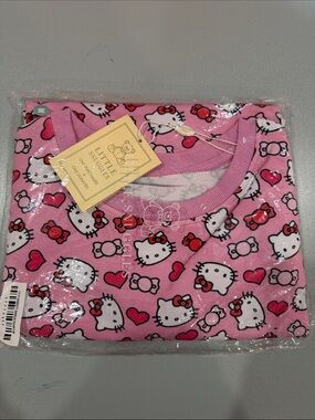 Little Snuggles Bamboo Women’s Hello Kitty Hearts Sweatshirt Medium NWT